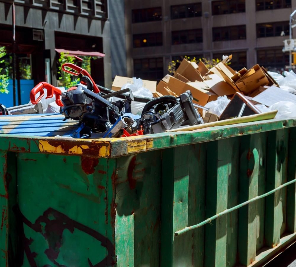 new-york-city-manhattan-container-over-flowing-dumpsters-being-full-with-garbage-e1653104278757.jpg new-york-city-manhattan-container-over-flowing-dumpsters-being-full-with-garbage-e1653104278757.jpg
